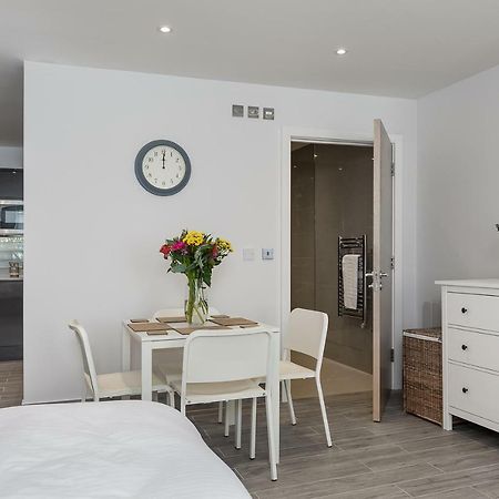 The Lion Gate Apartments East Molesey Εξωτερικό φωτογραφία
