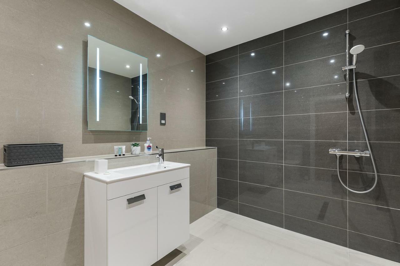 The Lion Gate Apartments East Molesey Εξωτερικό φωτογραφία