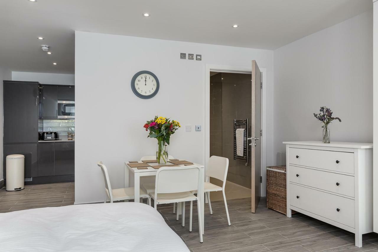 The Lion Gate Apartments East Molesey Εξωτερικό φωτογραφία