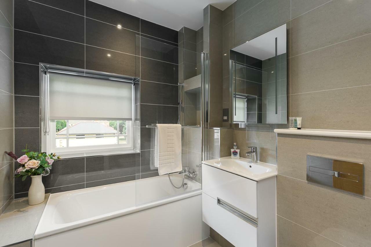 The Lion Gate Apartments East Molesey Εξωτερικό φωτογραφία