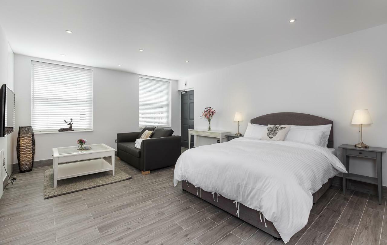 The Lion Gate Apartments East Molesey Εξωτερικό φωτογραφία