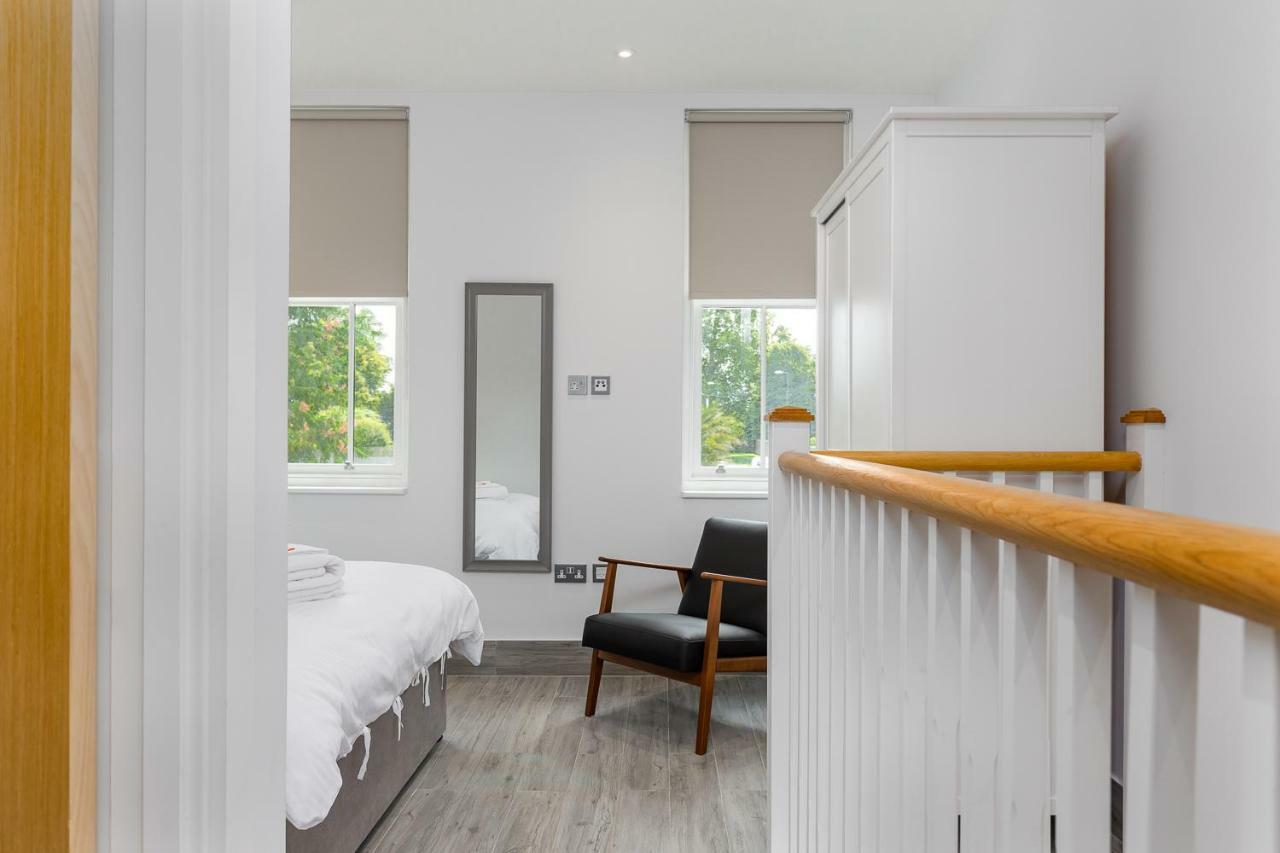 The Lion Gate Apartments East Molesey Εξωτερικό φωτογραφία