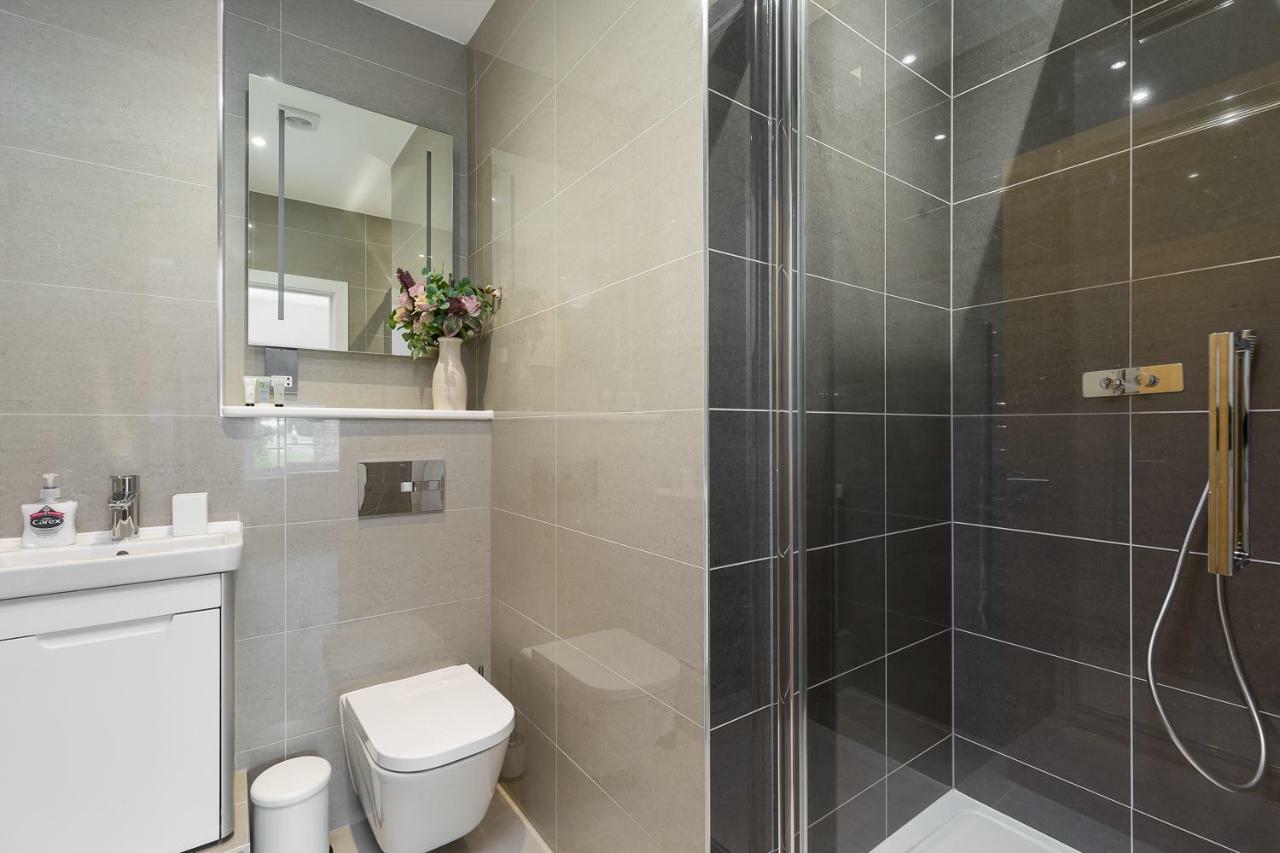 The Lion Gate Apartments East Molesey Εξωτερικό φωτογραφία